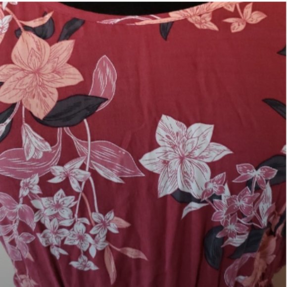Torrid Hi-Lo red floral top 2X - Picture 4 of 5